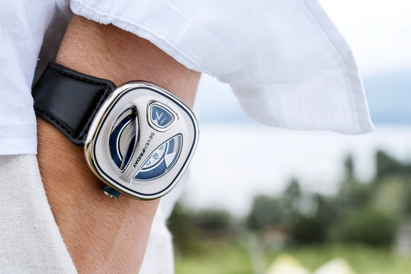 SEVENFRIDAY ME1/01 - The Independent CollectiveSEVENFRIDAY ME1/01